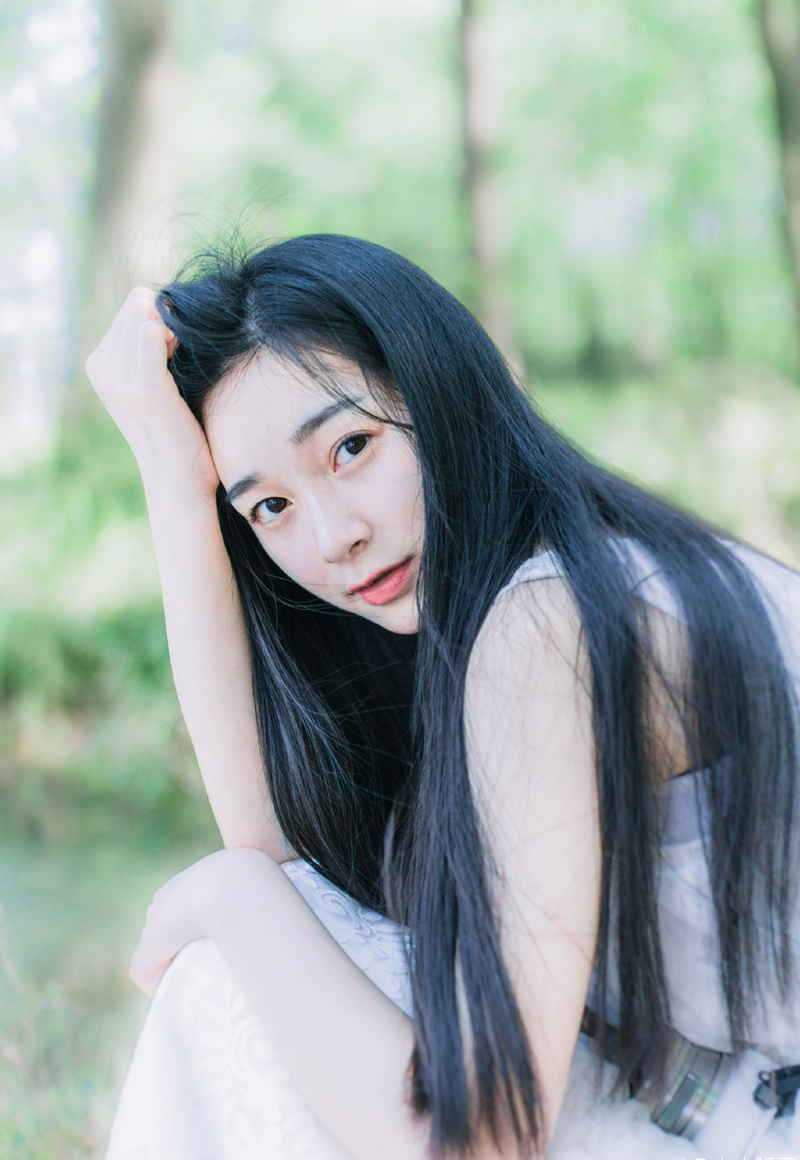 一股怒气自胸腔里喷薄而出，此刻他能够体会那些将士心中的愤怒与憋屈了，自己在前线舍生忘死，刘璋却在这里搞他家人，刘璝怒喝一声，就要冲进去杀了这对狗男女。